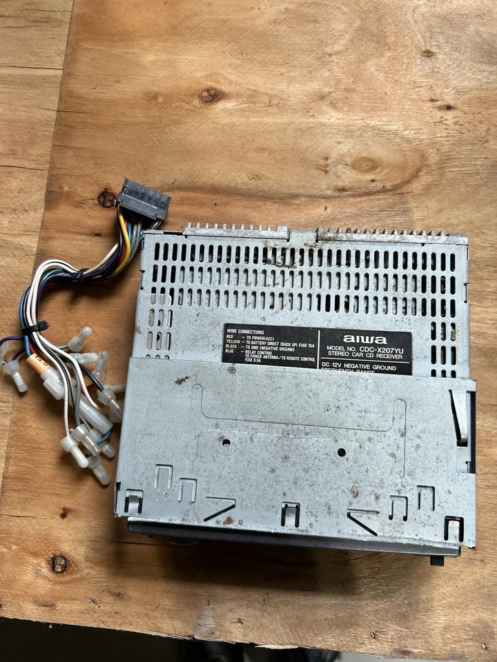 Receptor reproductor de CD Aiwa CDC-Z107 4 canales 35 vatios solo para piezas Foto 2 de 2