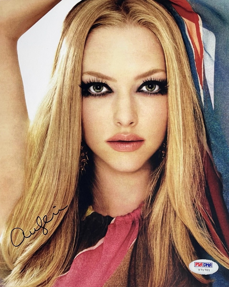 アマンダ・セイフライド（セイフリッド）サイン　オートグラフ　8×10インチ AMANDA SEYFRIED Autograph SIGNED 8x10 PHOTO PSA/DNA
