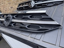VOLKSWAGEN T-ROC R Line BUMPER GRILLE LIGHT STRIP 2021-24 2GA853653H