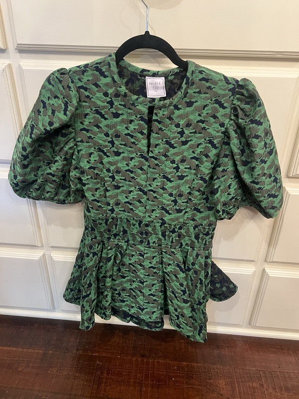 Noble 31 Dress/Blouse Green Camo Puff Sleeves. Small EUC