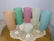 5 Vintage 1960s Pastel 9 oz Tupperware Tumblers 116 Plastic Cups 5" With Lids