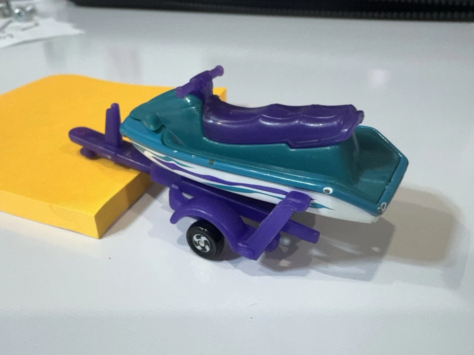 Caixa de fósforos vintage 1999 "Watercraft c/ Trailer" Jet Ski COM TRAILER MB373 roxo azul-petróleo - Imagem 3 de 4