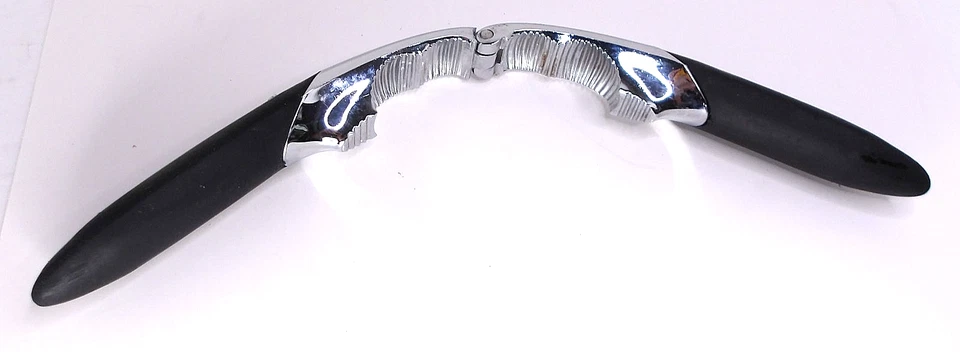 OXO Good Grips Heavy Duty Seafood / Nut Cracker, Black, 6.5 in - Image 4 of 4