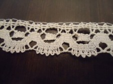 Ecru Flat Lace Scalloped Bottom Edge Wide X 4 Feet