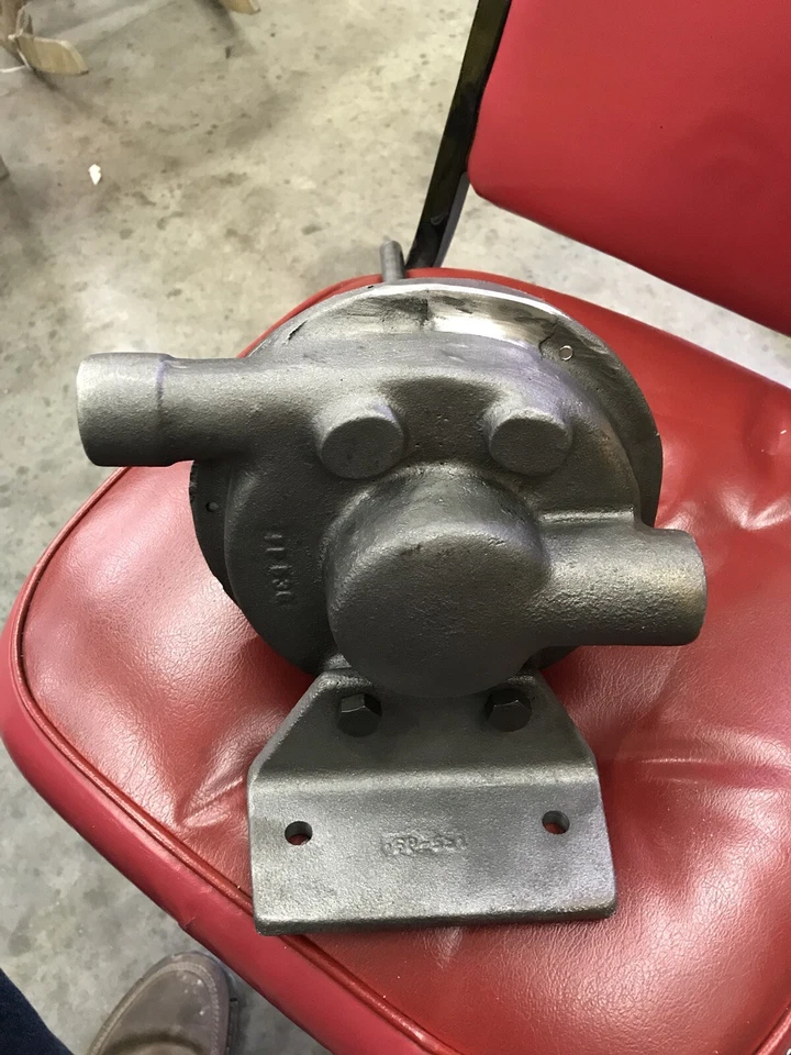 Nuevas bombas de agua de hierro fundido para tanque Olds refrigerado antiguo motor de gasolina Hit and Miss Foto 2 de 4