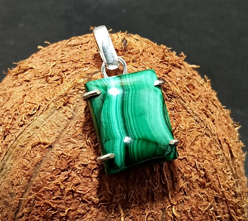 37.40Ct Natural Green Malachite Emerald Pendant In Solid Silver Gems For Jewelry - Image 3 of 4