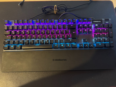 SteelSeries Apex 5 Gaming-Tastatur, DE-Layout