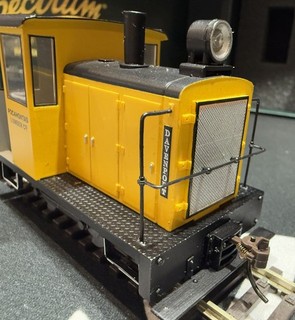 Bachmann Spectrum On30 0 4 0 side rod gas mechanical loco DCC. Yellow. Unused