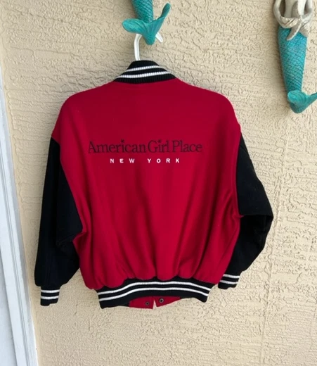 Chaqueta Universitaria American Girl New York Roja/Negro/Blanco Rayas Juvenil/Pequeña Foto 4 de 4