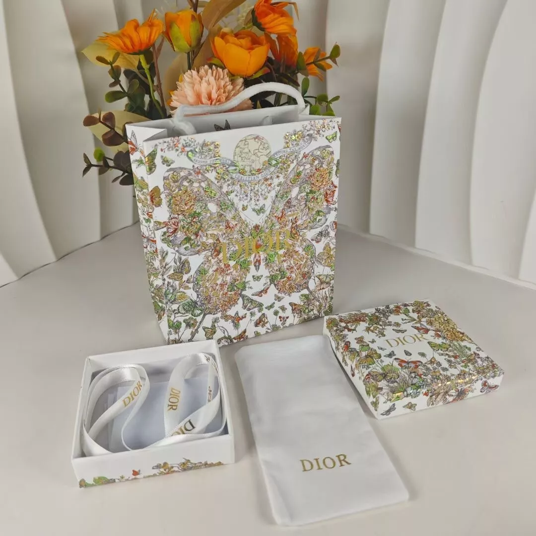 Coffret à bijoux Dior Valentine sac cadeau, pochette, ruban, boîte à bijoux   4 pièces limité