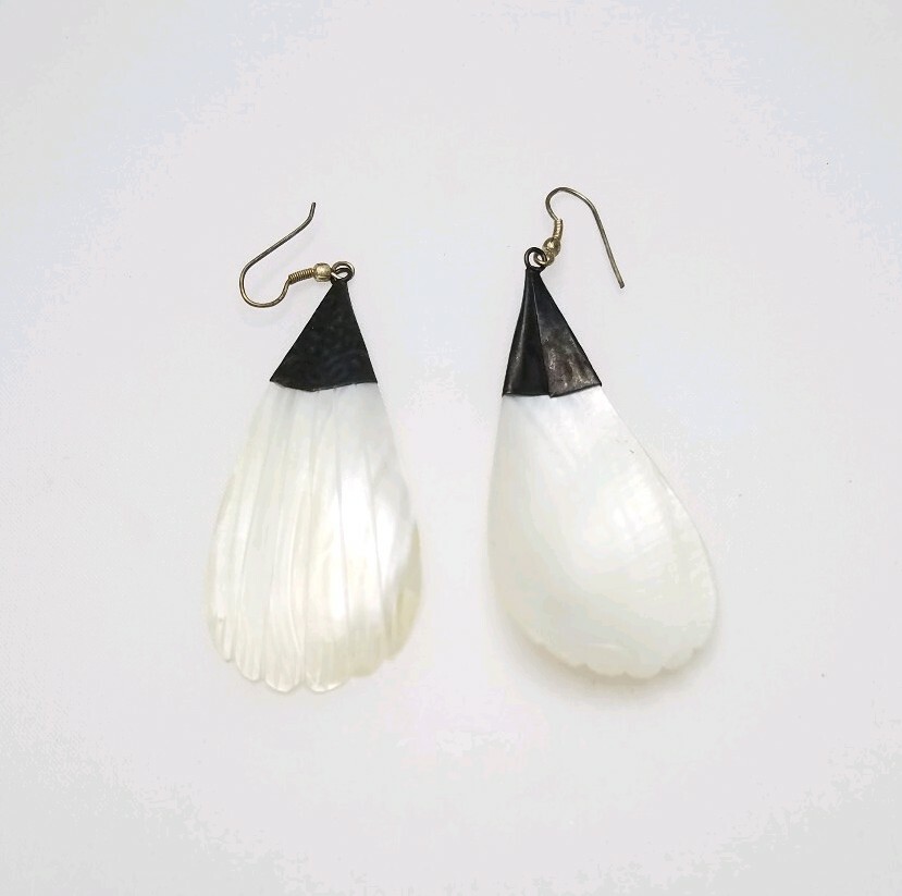 Classy Elegant Thin Teardrop Shaped Shell Earrings - image 3