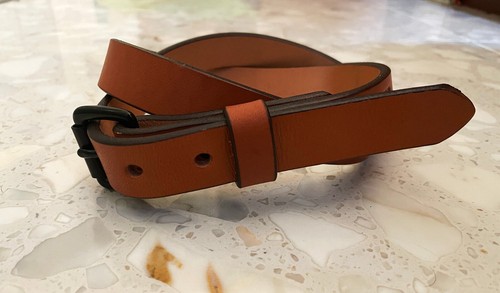 Tanner Goods Skinny Standard Belt - 32" / saddle tan / black Buckle