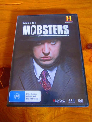 DVD MOBSTERS VOLUME ONE HISTORY   GREAT  ** MUST SEE ****