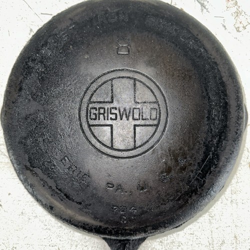 Vintage Cast Iron Large Logo Griswold #8 Skillet #704 Sits Perfectly Flat - Picture 2 of 4