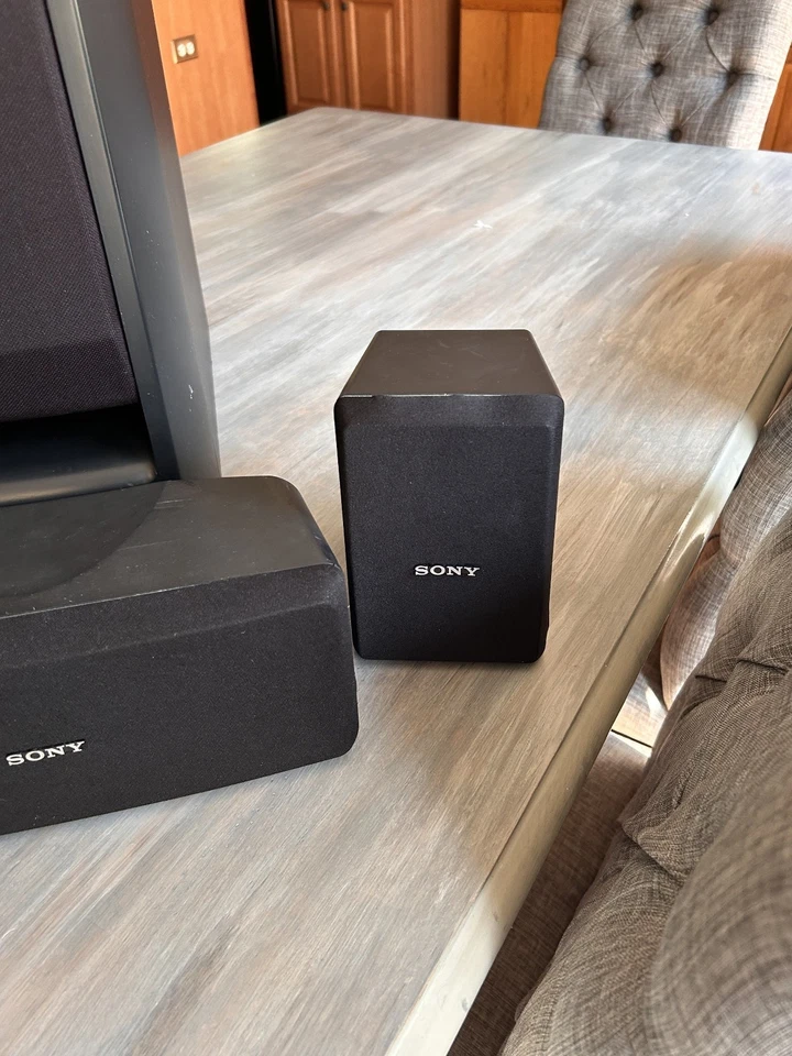 Superwoofer activo Sony SA-W305 y altavoces envolventes SS-CN15 centrales SS-SR15 Foto 4 de 4