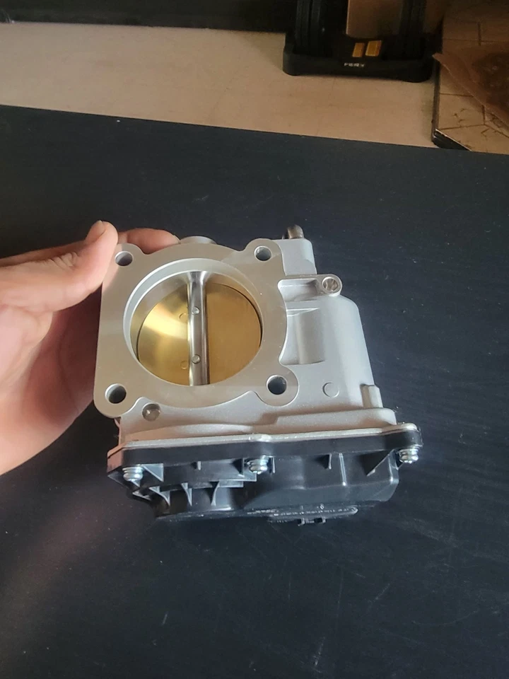 Nissan Rogue 2016 2,5 carrocería del acelerador Foto 3 de 4