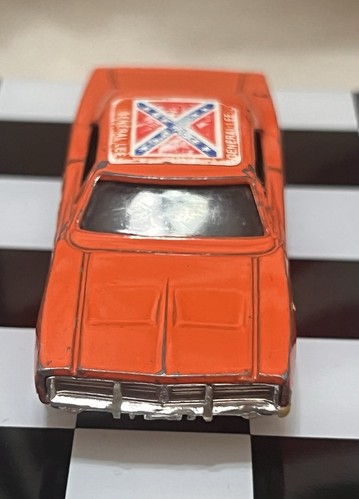 GENERAL LEE - DUKES OF HAZARD - 1969 CHARGER - BY ERTL -1:64 - Die Cast USA- - Picture 5 of 7