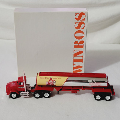 Winross Hershey's Strawberry Syrup Semi Tractor Tanker 1:64 boxed (READ desc.)