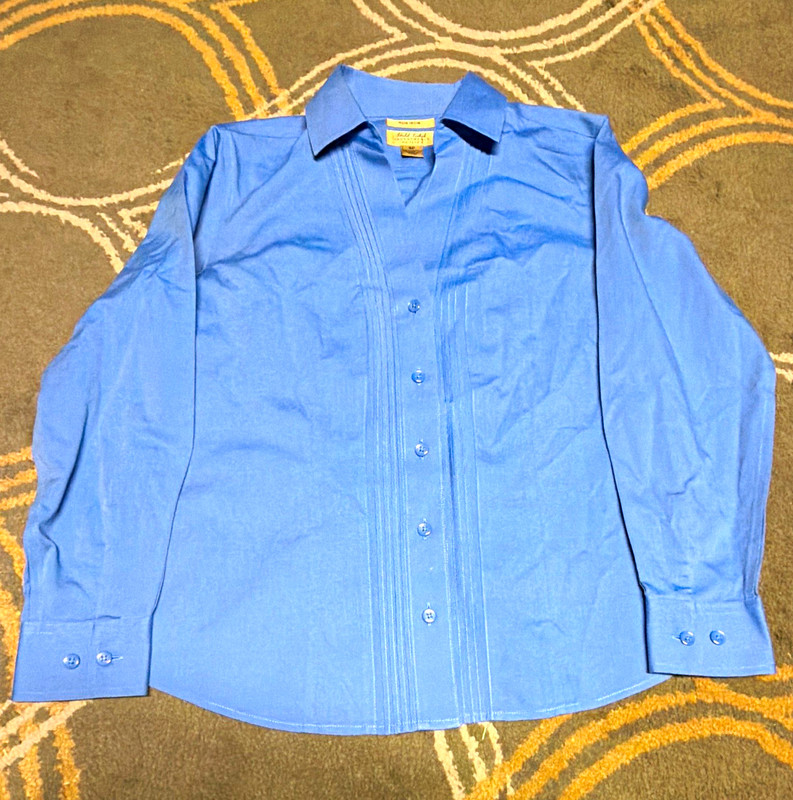 Gold Label Investments Women’s 6P Petites Blue Collared Non-Iron Cotton Shirt