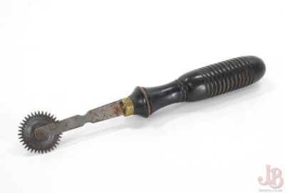 Antike Stichscheibe - Leder - Mustermarkierung - Holz Messing Stahl - 13 ppi