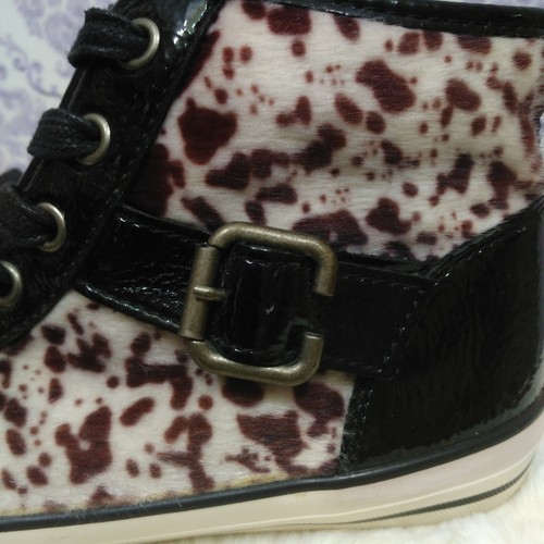 Aldo High Top Sneakers Womens 7.5 EUR 38 Faux Spotted Pony Hair Buckle Lace Up - Foto 3 di 12