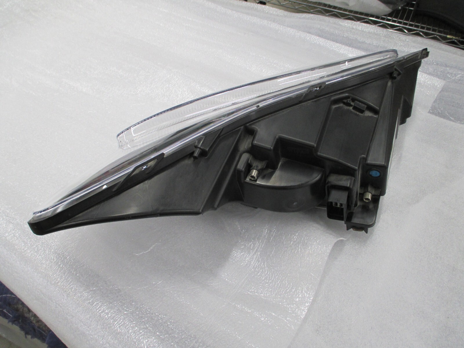ASTON MARTIN DBS LEFT FRONT HEADLIGHT