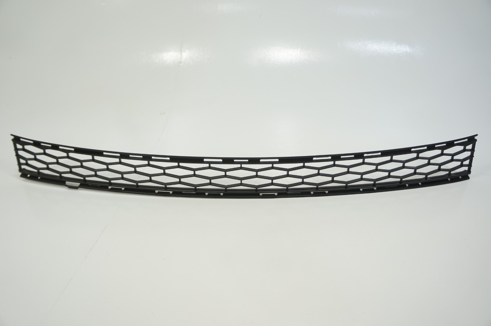 2014-2017 maserati ghibli front bumper center lower bottom grille grill