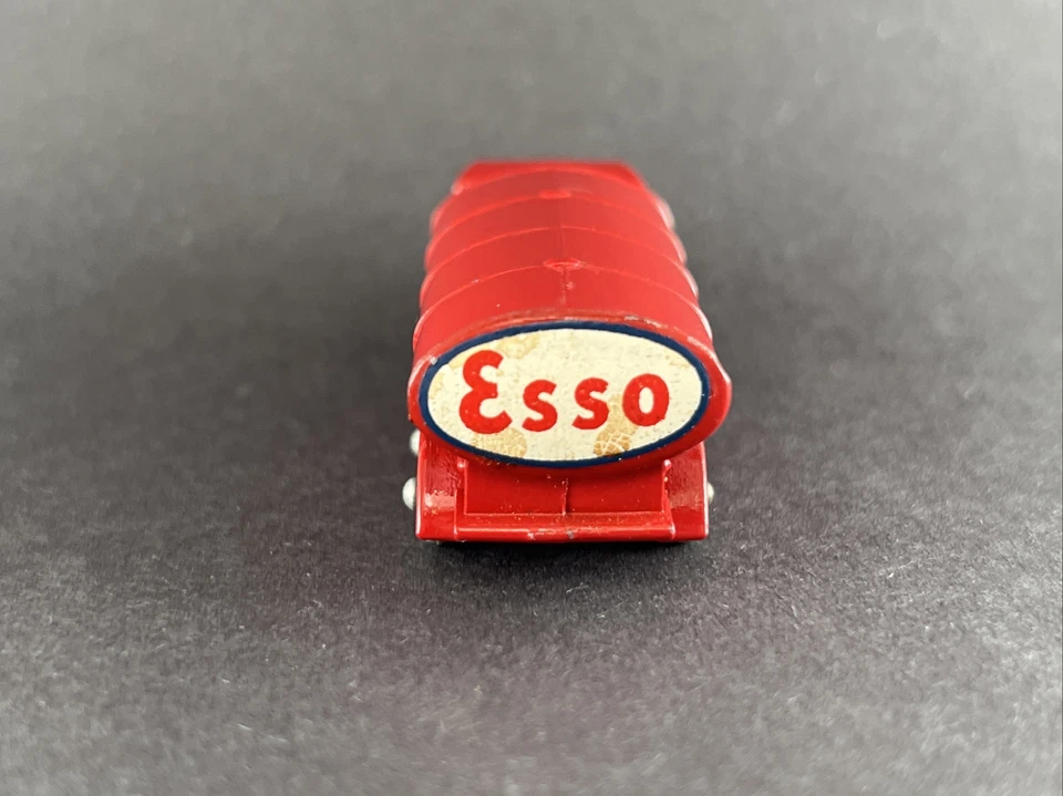 Lesney Matchbox Series 1958 Nº 11 rojo ESSO GASOLINA CISTERNA rueda gris hecha en Inglaterra Foto 3 de 4