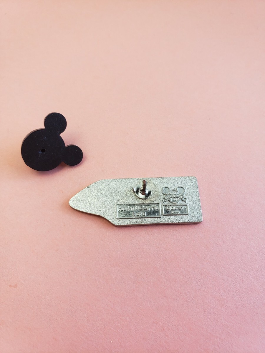 ミッキー 消防士 ピンバッジ DisneyPins 海外ディズニー】消防士と握手するミッキーマウス ピンバッジ