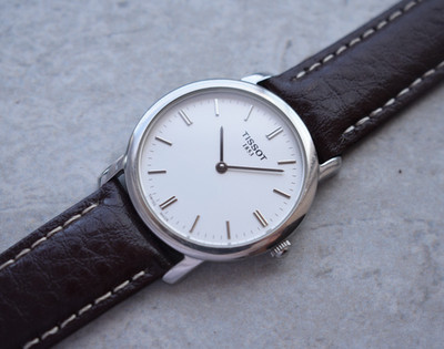 Tissot Herren Dresswatch weißes Zifferblatt Leder Quarz C276K Edelstahl
