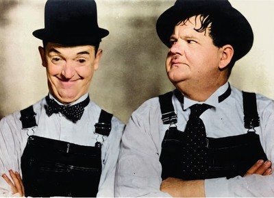 PHOTO LAUREL AND HARDY CARPENTERS - STAN LAUREL AND OLIVER HARDY #46069