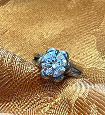 Beautiful 925 silver flower ring with round clear stone. sizes 5 to 9. NEW  