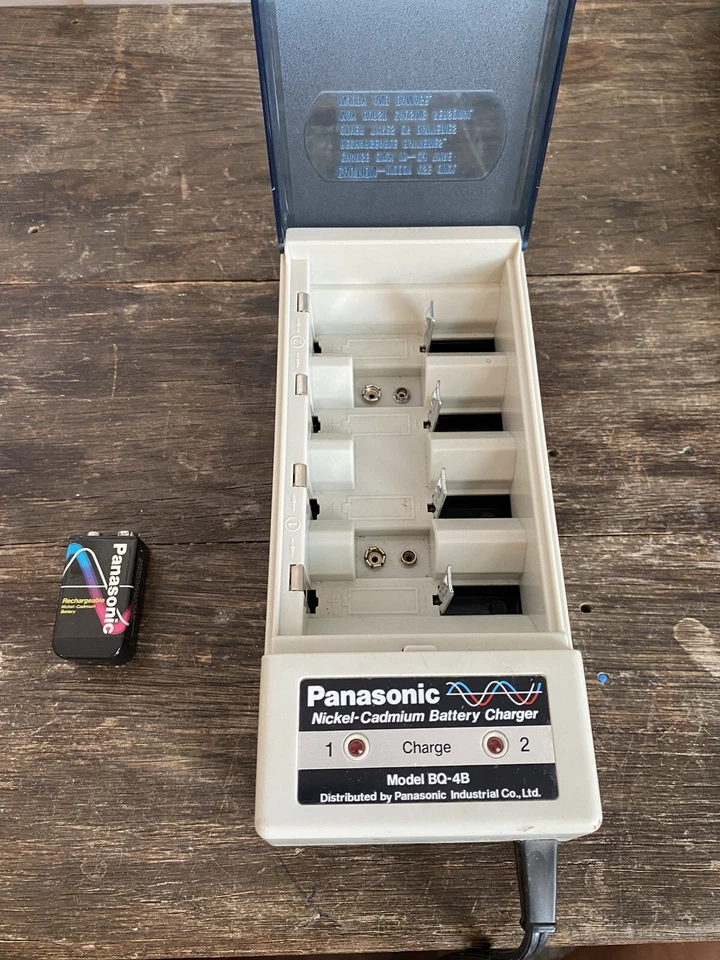 Vintage Panasonic BQ-4B AAA AA C D Nickel-Cadmium Rechargeable Battery Charger - Image 2 of 4