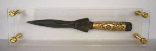 Épée mycénienne, Xiphos - Griffins, design rosette - 1600-1100 av. J.-C. - Bronze  - Photo 1 sur 4