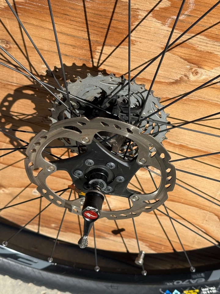 Juego de ruedas de disco Easton EA70XC 29er CON rotor de freno y neumáticos. ¡ENVÍO GRATUITO! Foto 4 de 4