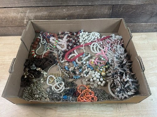 Vintage Estate Fresh Lot Of Costume Jewelry Necklaces