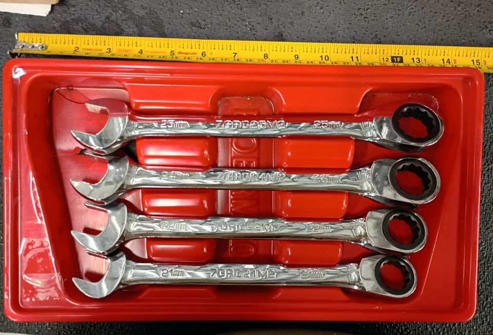 Juego de 4 llaves métricas Matco Tools 72 LLAVES DE TRINQUETE COMBINADAS DE DIENTES Foto 3 de 3