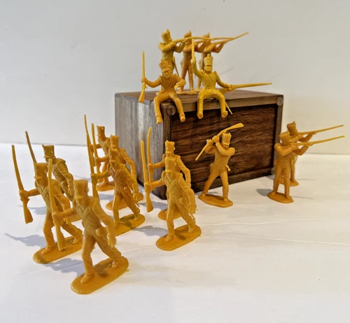 Marx 54 MM Alamo Mexican Shako Infantry Set 16 Yellow VINTAGE Plastic Soldiers