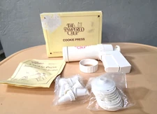 The Pampered Chef Cookie Press with 10 Discs & 4 Tips - White