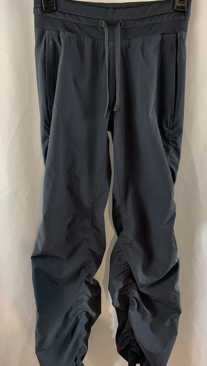 Under Armour Loose Fit Gray Scrunched Leg Athletic Pants size XS Women