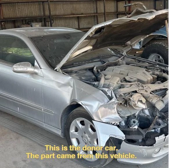 2004 MERCEDES BENZ CLK 320 Dobradiça da Porta Frontal Dobradiça Superior e Inferior Lado Esquerdo do Motorista - Imagem 4 de 4