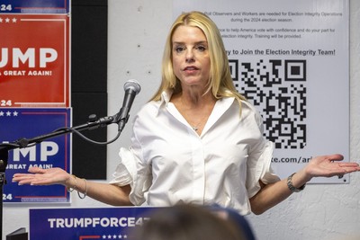 Pam Bondi 4 x 6 inch Celebrity Print Collectible Photo 100724