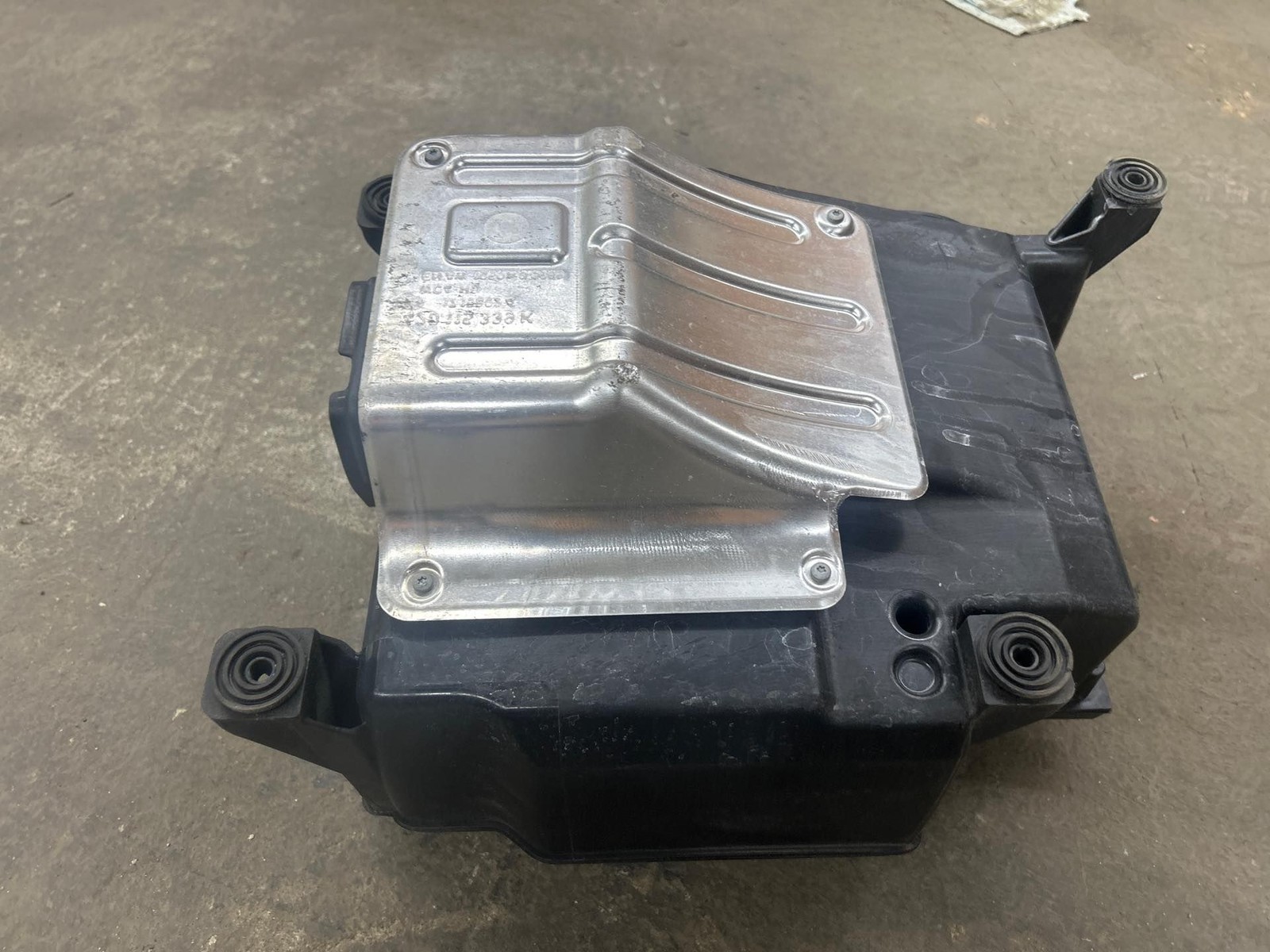 2014 - 2015 Audi R8 Air Filter Housing Intake Box RH Passenger 420133838M (MK)