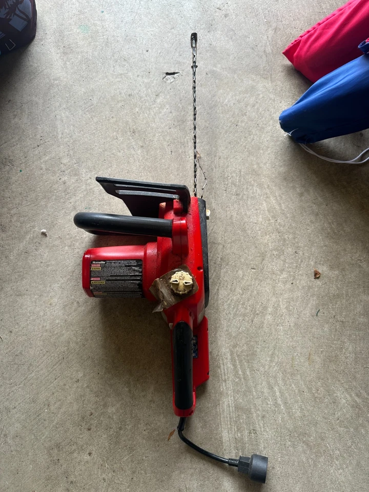 Homelite 14" Electric Chainsaw - Tested and Working! - Image 2 of 4