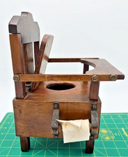 Fauteuil pot en bois artisanal fait main avec rouleau papier toilette maison de poupée 11X8X8" vintage