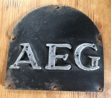 Altes Eisen  AEG Firmenschild einer Industrie...