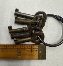 ?? ???  Vintage Small Lock Keys on Ring