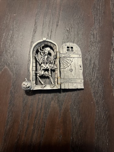Vtg JJ Jonette Halloween Skeleton Hiding Behind Door Brooch Pin Cat Pumpkin Bat