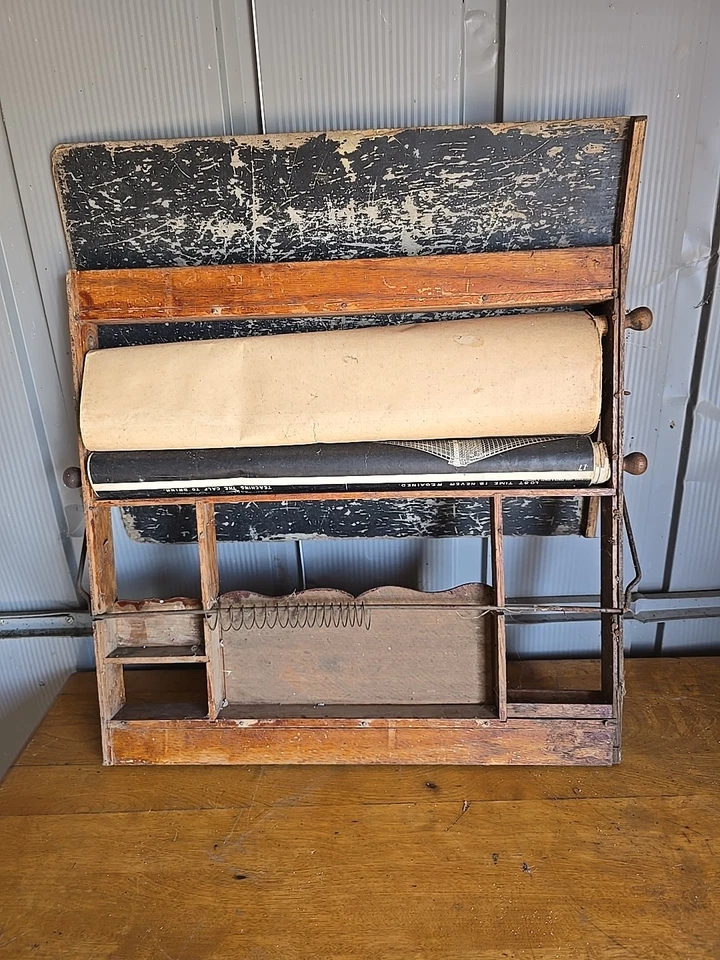 Antiguo caballete de escritorio escolar para niños tablero de tiza con rollo de papel dibujo Foto 2 de 4