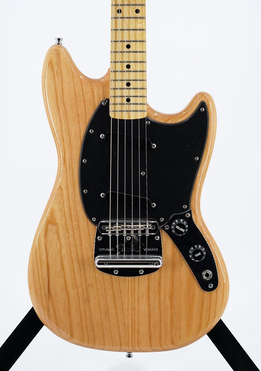 書籍 ELECTRIC GUITARS エレキギター,Fender,Gibson Electric Guitars: The Illustrated Encyclopedia: Bacon, Tony